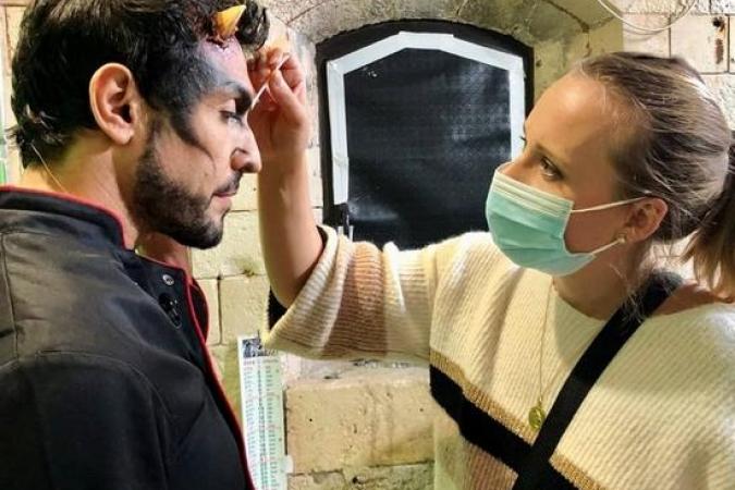 Fort Boyard 2020 - Maquillage en cours pour Willy Rovelli (04/07/2020)