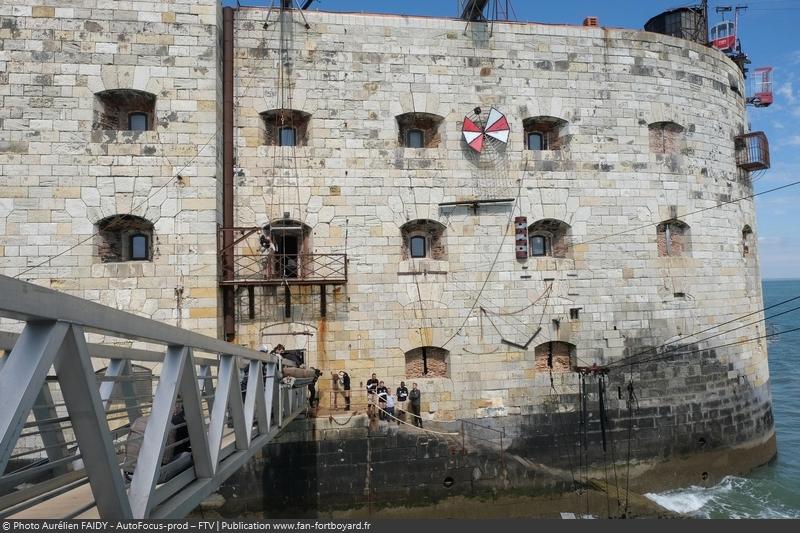 [Spoilers] Présentation > Fort Boyard 2021-03 - Golden Blocks et Fondation Paris Saint-Germain (03/07/2021) Fort-boyard-2021-officielle-equipe03-25