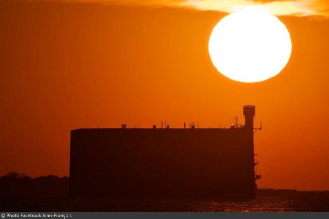 Fort Boyard 2021 - Détails des nouveaux aménagements de la terrasse au lever de soleil (25/04/2021)