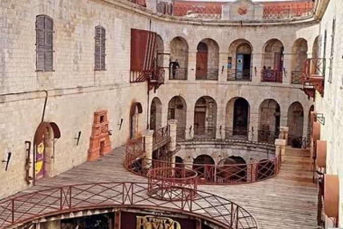 Fort Boyard 2021 - La cour intérieure à la fin du tournage de la filée (10/05/2021)