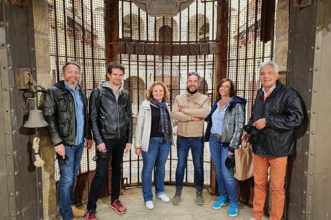 Fort Boyard 2021 - Le créateur du jeu Pierre Launais (à droite) et sa famille en visite sur le fort (11/05/2021)