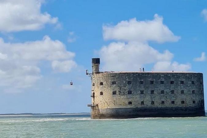 Fort Boyard 2021 - Le nouveau téléphérique survole l'océan (13/05/2021)