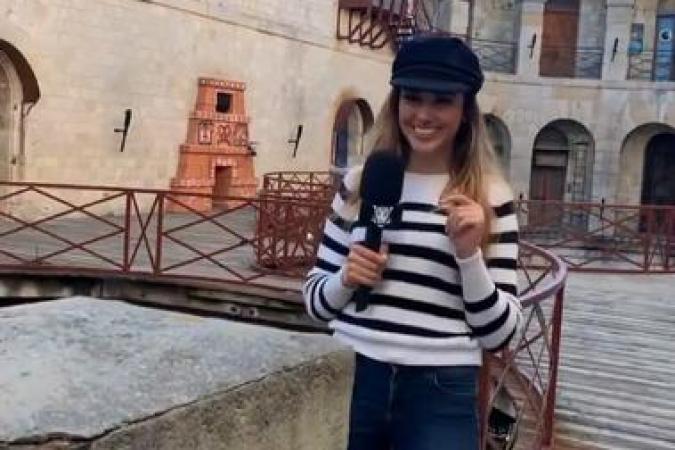 Fort Boyard 2021 - Delphine Wespiser en mode envoyée spéciale pour l'after (27/05/2021)