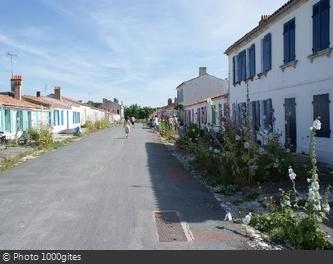 Rue typique du bourg de l'Île-d'Aix