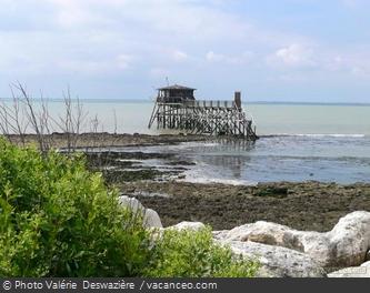 Vue de la côte et d'un carrelet