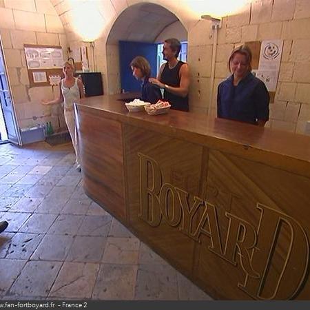 Coulisses des tournages de Fort Boyard - Cafétéria et bar en cellule 024 (2004)