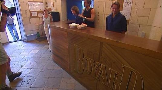Cellules-coulisses de Fort Boyard - Cafétéria et bar en cellule 024 (2004)