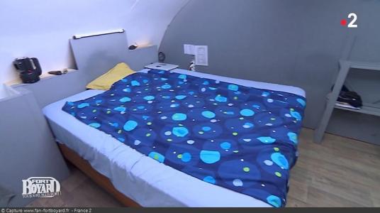 Cellules-coulisses de Fort Boyard - Loge du gardien en cellule 013 - Chambre-mezzanine (2019)