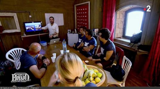 Cellules-coulisses de Fort Boyard - Habillage, maquillage et coiffure des candidats en cellule 116 (2018)