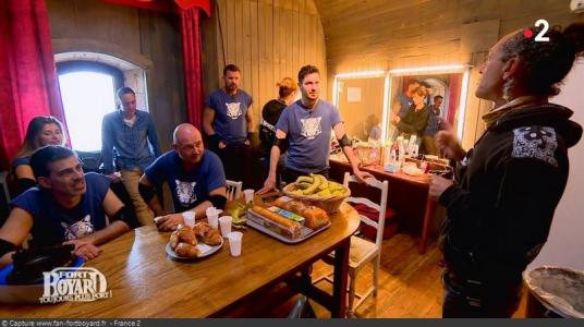 Cellules-coulisses de Fort Boyard - Habillage, maquillage et coiffure des candidats en cellule 116 (2018)