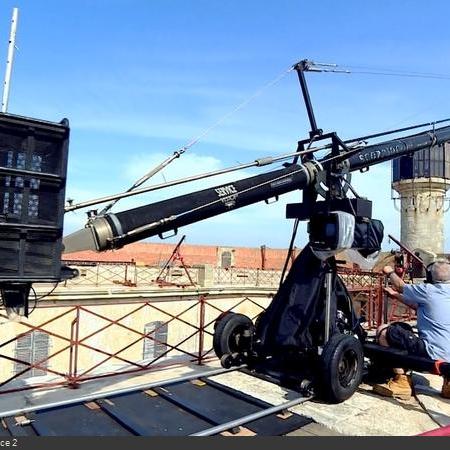 Coulisses des tournages de Fort Boyard - La caméra sur grue et son travelling, réalise des vues aériennes depuis 1991 (2018)