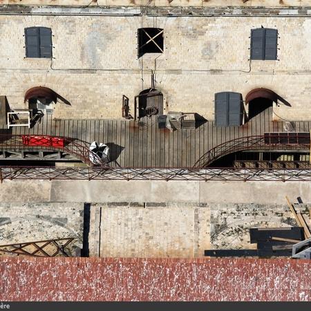 Coulisses des tournages de Fort Boyard - La cour intérieure devient un grand chantier (2016)