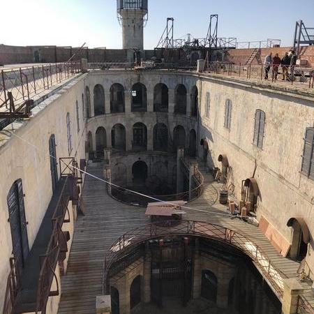 Coulisses des tournages de Fort Boyard - La cour intérieure devient un grand chantier (2019)