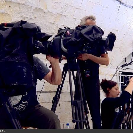 Coulisses des tournages de Fort Boyard - Le réalisateur dispose de plusieurs caméras classiques, comme ici dans la Salle du Jugement (2018)