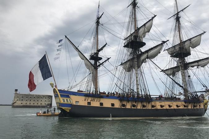 La frégate L'Hermione fait une escale à côté du Fort Boyard pour les 30 ans du jeu (02/07/2019)