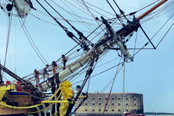 La frégate L'Hermione fait une escale à côté du Fort Boyard pour les 30 ans du jeu (02/07/2019)