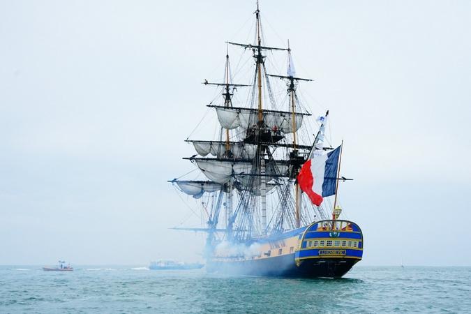 La frégate L'Hermione fait une escale à côté du Fort Boyard pour les 30 ans du jeu (02/07/2019)