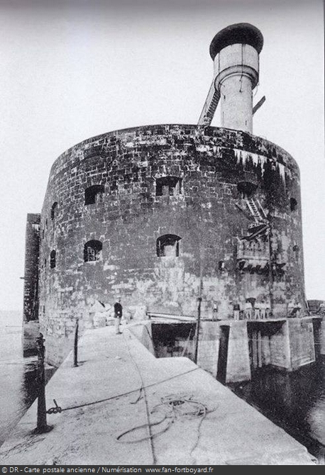 Vue du Fort Boyard depuis l'une des jetées du havre d'abordage
