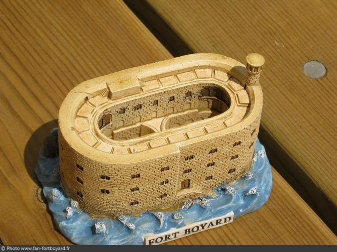 Objet - Fort Boyard miniature en résine (2005)