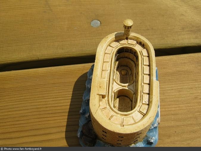 Objet - Fort Boyard miniature en résine (2005)