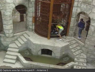 Les Clés de Fort Boyard 1990 : Sortie de la Salle du Trésor par la porte tournante